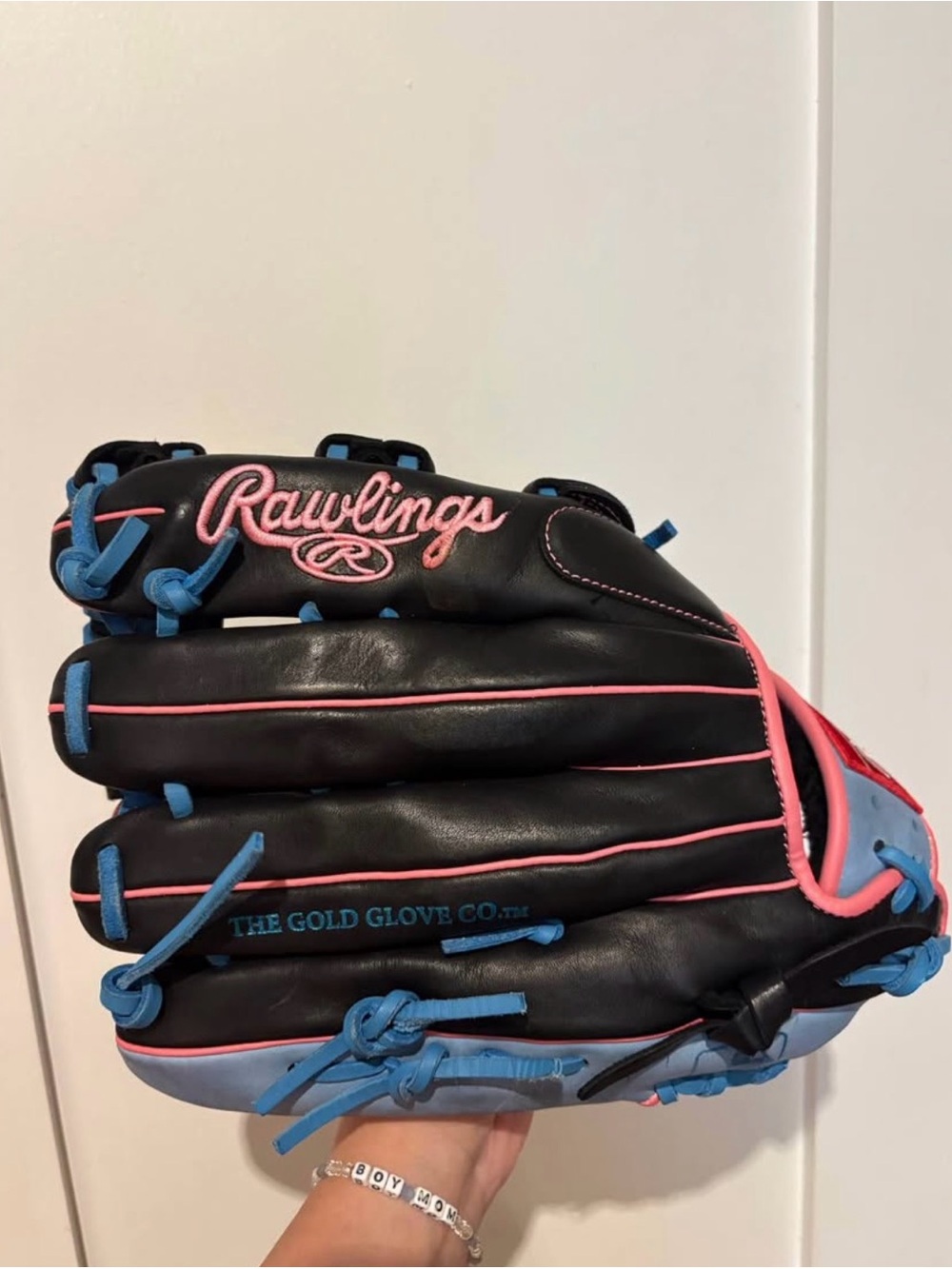 Like new - Rawlings baseball glove